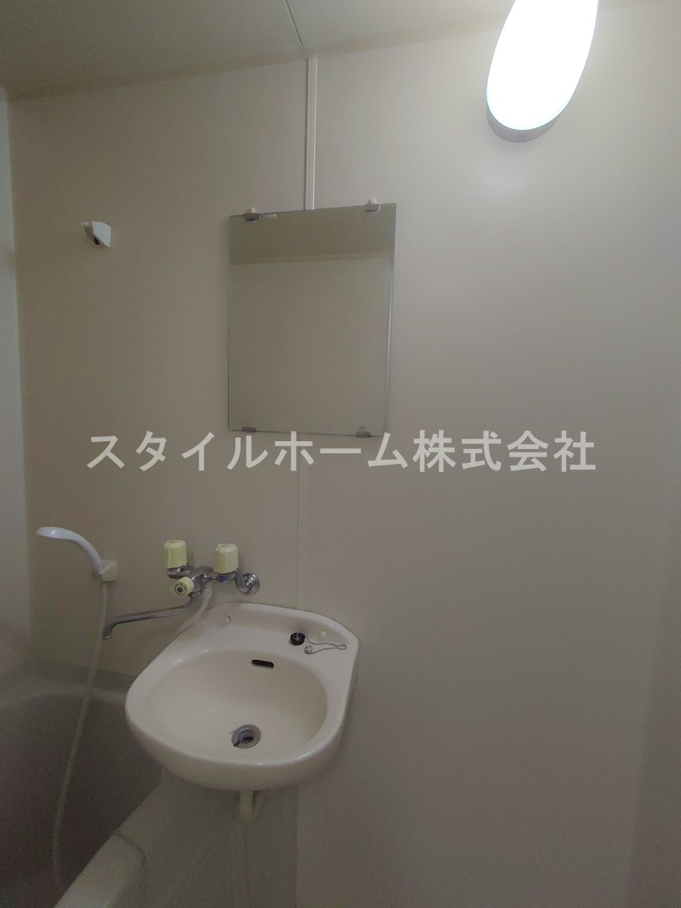 オアシス御油の洗面所|同建物内別部屋の写真です。