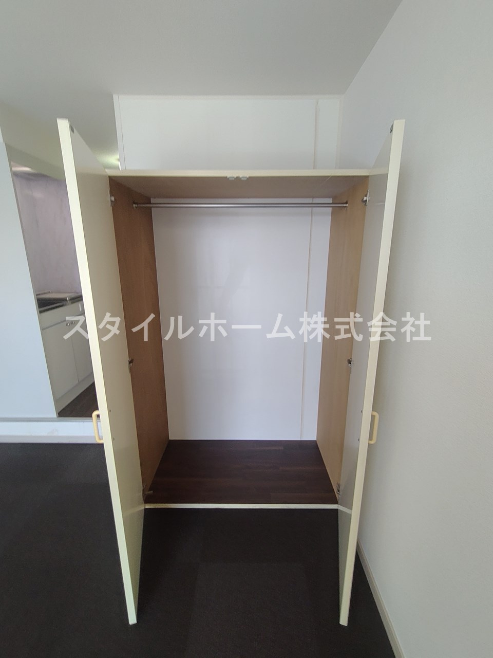 オアシス御油の収納|同建物内別部屋の写真です。
