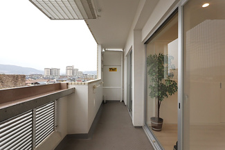 【バルコニー】 | パレ昆陽池公園Ⅰ | リビング・洋室4.6帖に面した南西向きバルコニーです♪