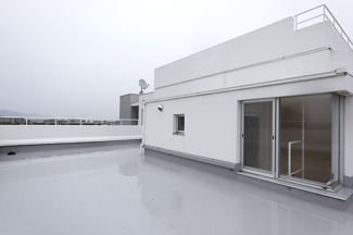 【バルコニー】 | パレ昆陽池公園Ⅰ | 広いルーフバルコニーです♪ぜひ一度ご覧ください！！開放的です！！