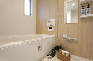 【浴室】 | パレ昆陽池公園Ⅰ | 新品の浴室ユニットバスです♪一日の疲れを癒してくれます！！窓も有り、換気も十分にできます！！浴室乾燥機付きで雨の日のお洗濯物も困りませんね！！