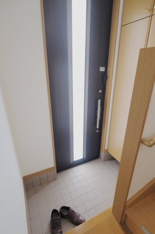 浅野メゾネットの玄関