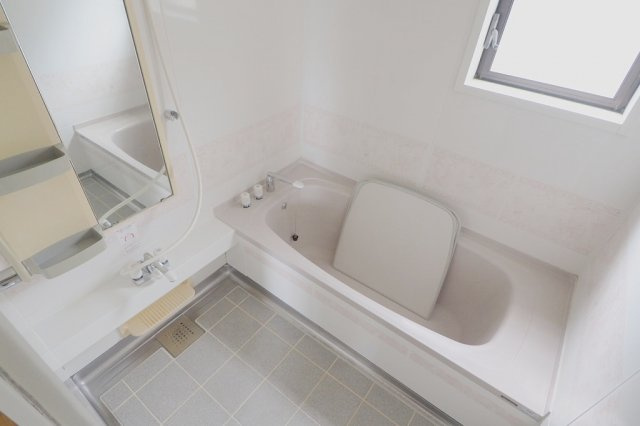 浅野メゾネットの浴室