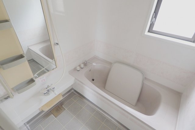 浅野メゾネットの浴室