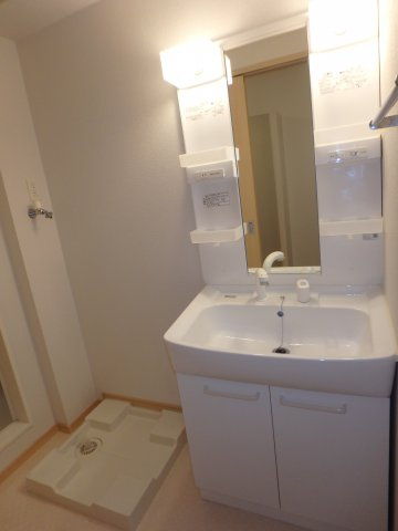 フォーリスト清水の独立洗面台|現状と異なる場合は現状優先となります