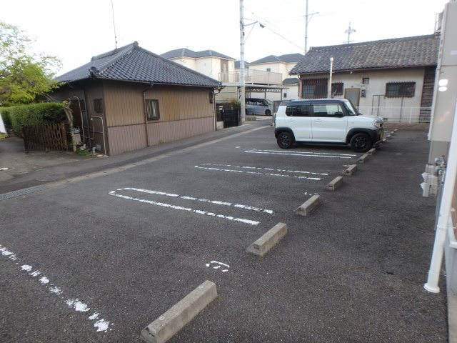 フォーリスト清水の駐車場