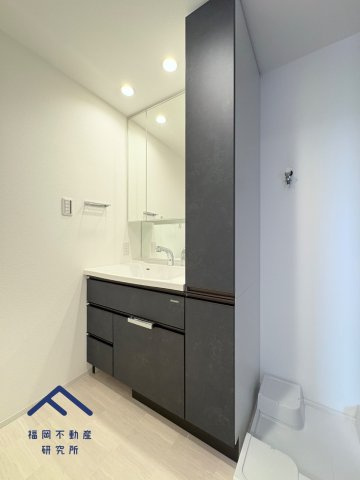  オープンレジデンシア春日原の独立洗面台