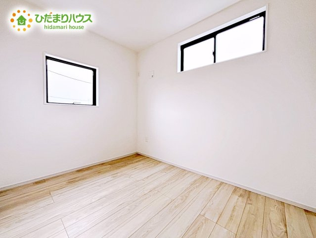 【洋室】 | 水戸市小吹町2期　新築戸建　3号棟 | 洗練された空間にやわらかい光が差し込み、お気に入りの家具や小物が映えます。