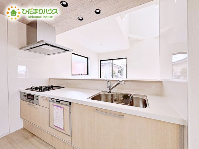 【居間・リビング】 | 水戸市小吹町2期　新築戸建　3号棟 | 複層ガラスの遮熱効果と断熱効果で、一年中快適に過ごせます (#^.^#)