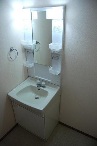 東村山市廻田町１丁目のアパートの洗面所