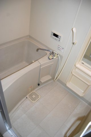 東村山市廻田町１丁目のアパートの浴室