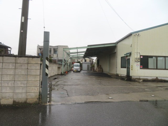 北葛飾郡松伏町大字大川戸の倉庫