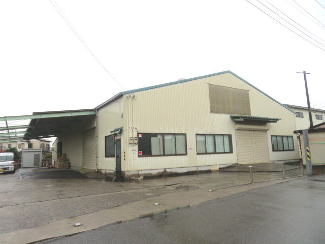 北葛飾郡松伏町大字大川戸の倉庫の外観