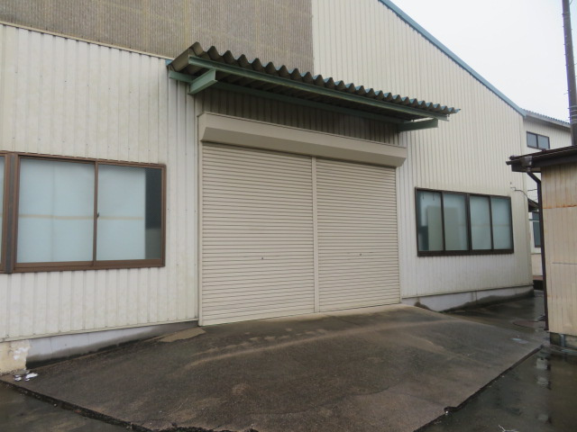 北葛飾郡松伏町大字大川戸の倉庫