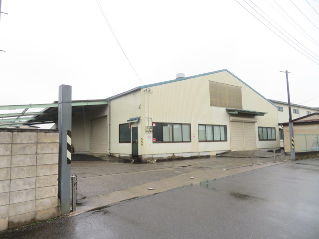 北葛飾郡松伏町大字大川戸の倉庫