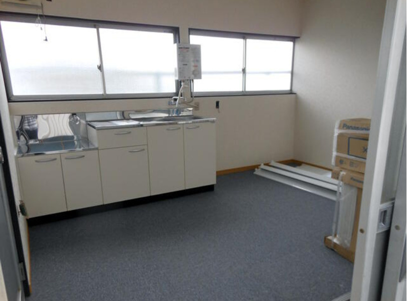 北葛飾郡松伏町大字大川戸の倉庫