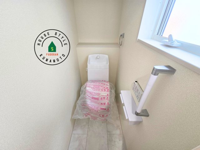 合志市野々島第1-1棟（1号棟）の内観：施工例|温水洗浄便座を完備しております。2ヶ所にトイレがあるのは朝の慌ただしい時間も安心です。