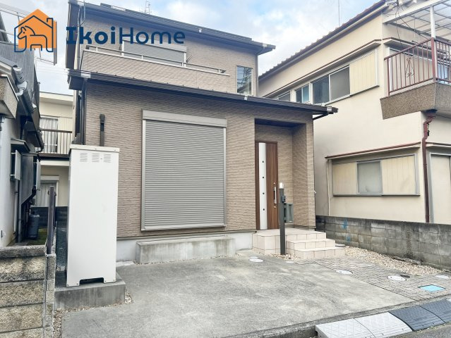 明石市魚住町清水　中古戸建の玄関|●資料・カタログのご請求無料●スーパーやコンビニ、飲食店、病院など徒歩圏内の施設も多々あります。