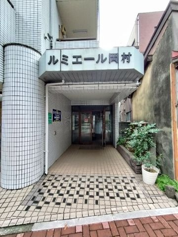ルミエール岡村 のエントランス