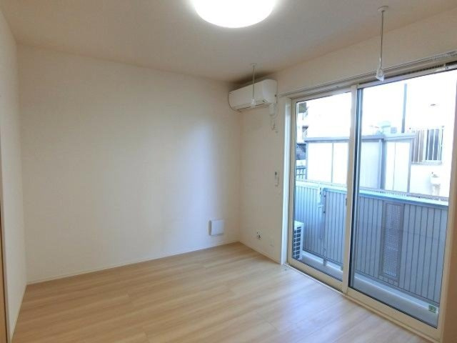 ポゥローニア湘南の居間・リビング|洋室