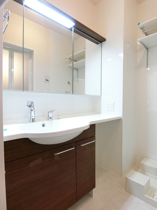 ポゥローニア湘南の独立洗面台|洗髪洗面化粧台