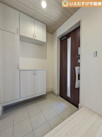 Livele Garden.S　寄居町富田の玄関|大容量のシューズボックス、便利な土間収納付き
収納力のある土間収納付きなのでベビーカーやお子様の遊び道具なども置いておけます♪