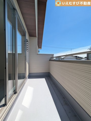 Livele Garden.S　寄居町富田のバルコニー|南バルコニーで毎日のお洗濯もラクラク快適
しっかり太陽の光が降り注ぐ南向きなのでお洗濯物が乾きやすい♪