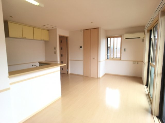 川崎市麻生区はるひ野３丁目のアパートの居間・リビング