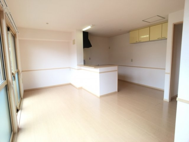 川崎市麻生区はるひ野３丁目のアパートの居間・リビング