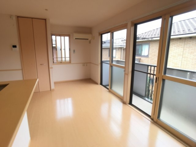 川崎市麻生区はるひ野３丁目のアパートの居間・リビング