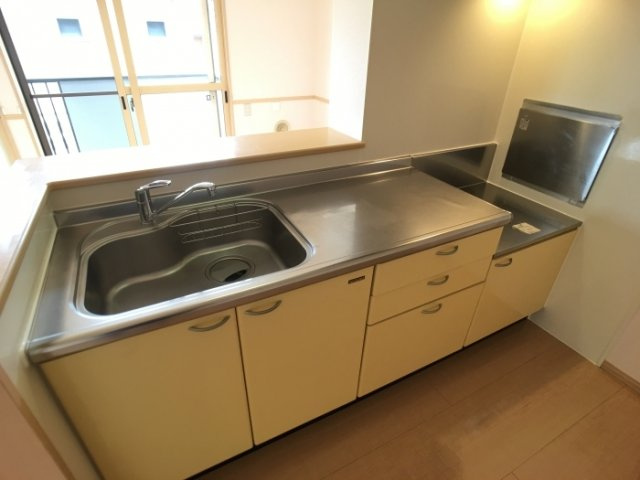 川崎市麻生区はるひ野３丁目のアパートのキッチン