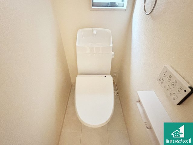 ●29(土)30(日)現地案内可能！　橿原市中曽司町　限定1邸　のトイレ|1・2階の2ヶ所にあるので、朝の忙しい時間の順番待ちもなく、深夜の利用にも大変便利です。