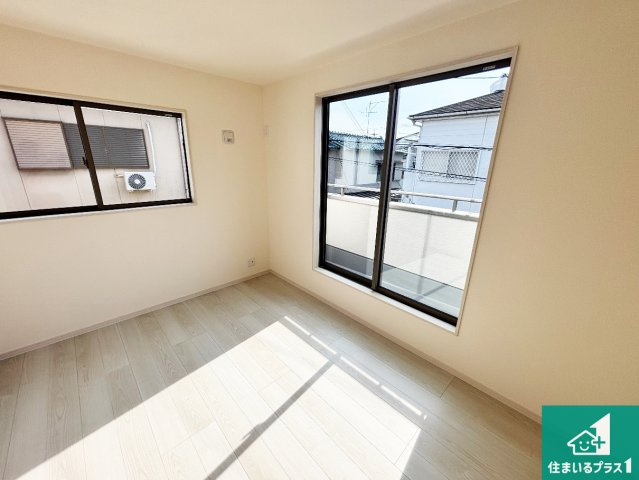 ●5(土)6(日)現地案内可能！　橿原市中曽司町　限定1邸　の洋室|シンプルな洋室は、自分好みのインテリアが楽しめます♪ご家族とインテリアや家具を選びに行くのは入居時の醍醐味の一つです。ぜひお楽しみください♪