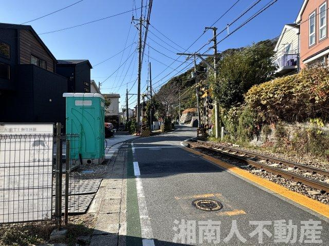 鎌倉市稲村ケ崎１丁目３８５－１新築戸建ての前面道路含む現地写真|前面道路含む現地写真です