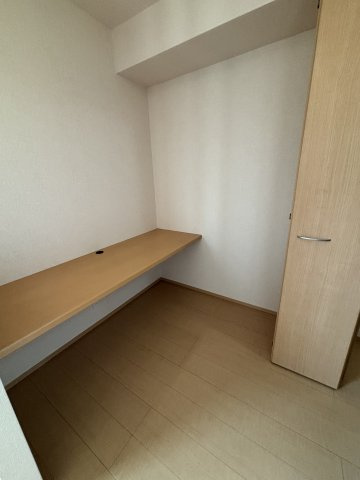 グランドゥール畷の洋室