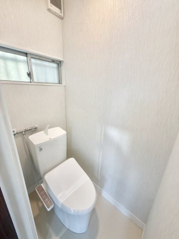 東松山市松葉町3丁目貸家のトイレ