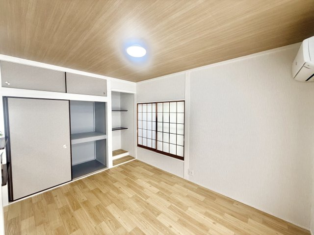 東松山市松葉町3丁目貸家の洋室