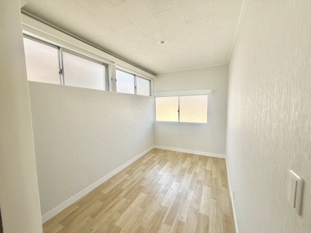 東松山市松葉町3丁目貸家の洋室