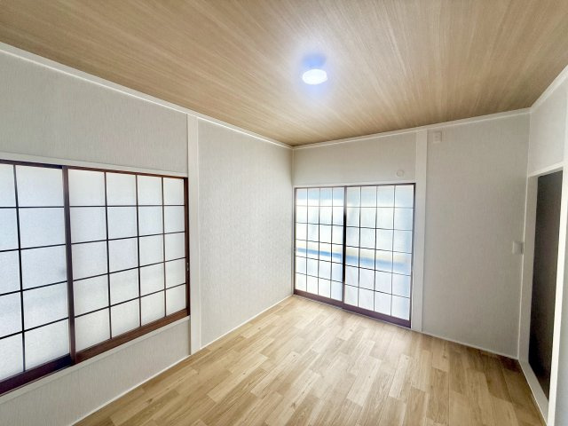 東松山市松葉町3丁目貸家の洋室