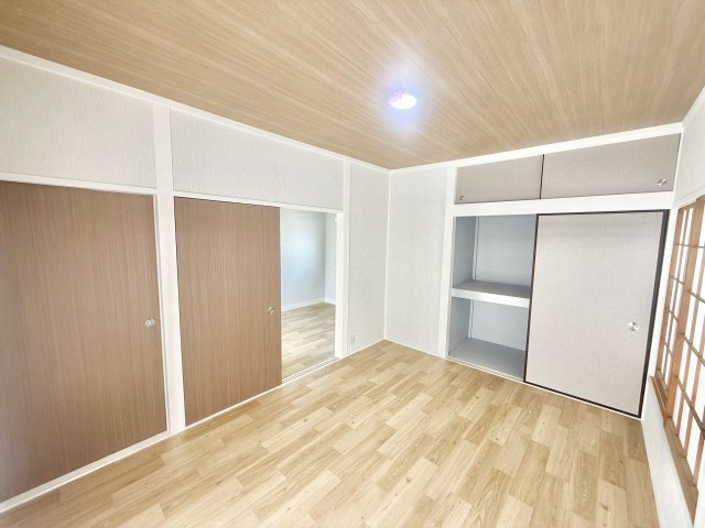 東松山市松葉町3丁目貸家の洋室