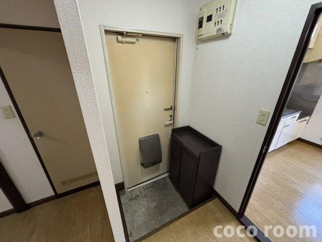 メゾンリバーサイドの玄関