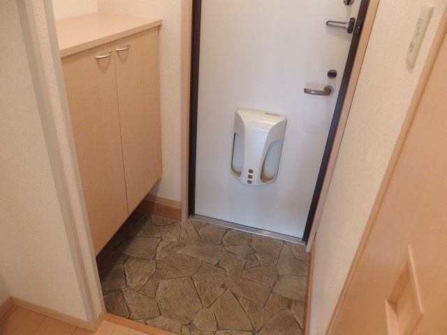 オワゾーモンターニュの玄関|別号室イメージ