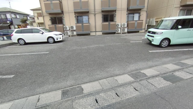 オワゾーモンターニュの駐車場