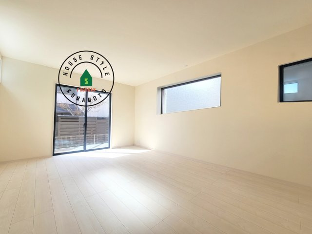 熊本市南区八分字町第4-1棟（1号棟）の内観：施工例|キッチンからリビングをしっかり確認できます。家族の笑顔があふれる空間になりそうですね。