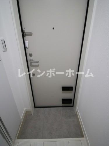 エクセラン東立石の玄関