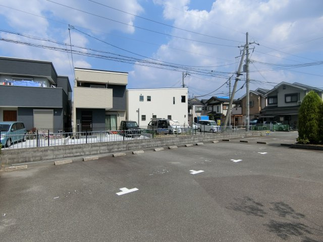 フォーチュンⅣの駐車場