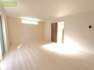 【居間・リビング】 | 小学校7分　コンビニ６分　６m道路　清水口　1号棟 | 現地（2026.02.03撮影）