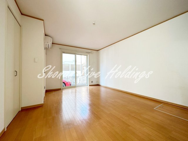 N参番館B棟の居間・リビング|広々10.5帖のリビング※同施工