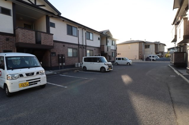 メゾンプリネール　A棟の駐車場