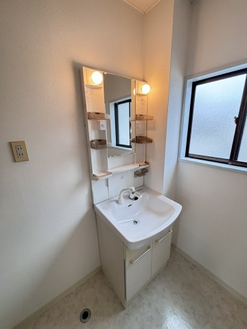 久野マンションの独立洗面台